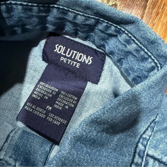 Vintage Women's M Christmas Embroidered Denim Chambray Shirt Top Bears Tree Med - Picture 3 of 7